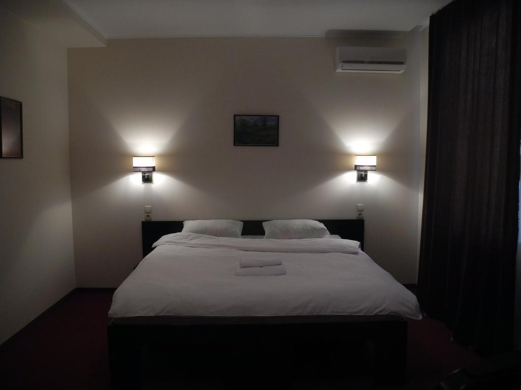 Hotel 12 Harkiv Dış mekan fotoğraf