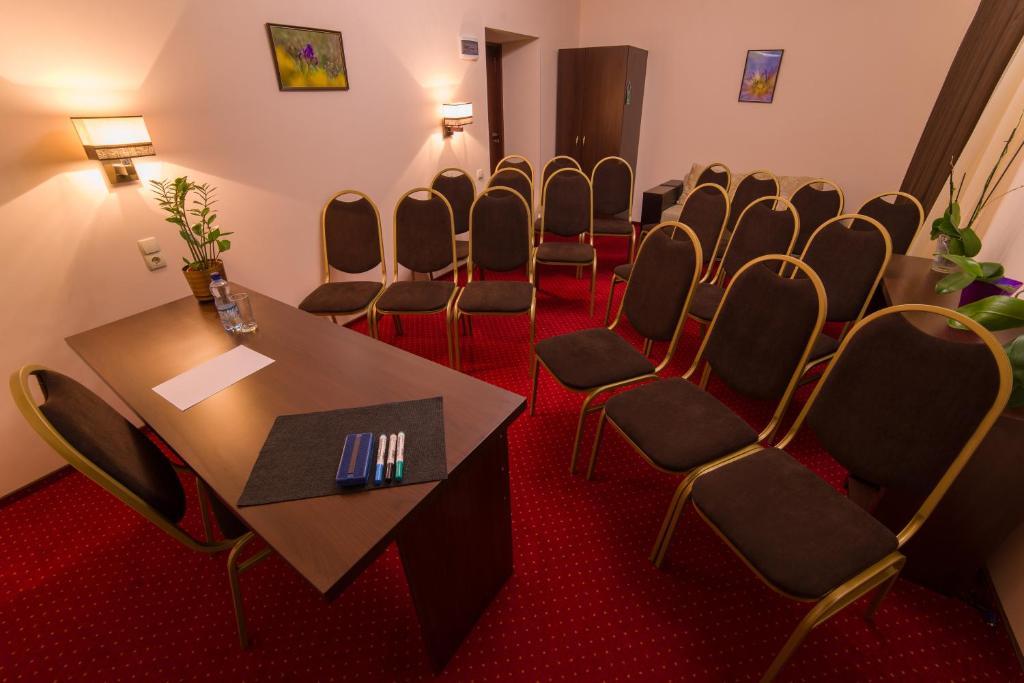 Hotel 12 Harkiv Dış mekan fotoğraf